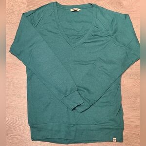 Aritzia long sleeve shirt